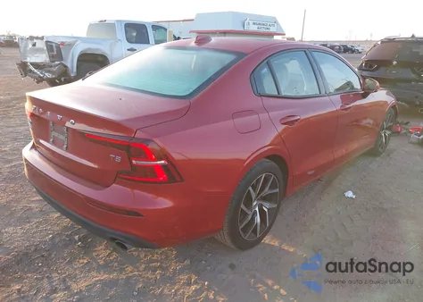 2020 Volvo S60 T5 Momentum z USA, uszkodzony, nr VIN 7JR102FKXLG048210